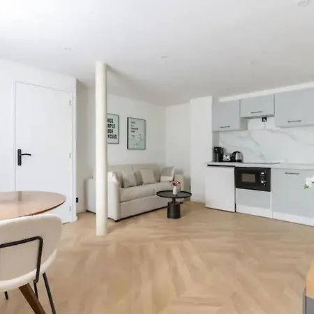 Pte De La Chapelle Magnifique 1br Appartement